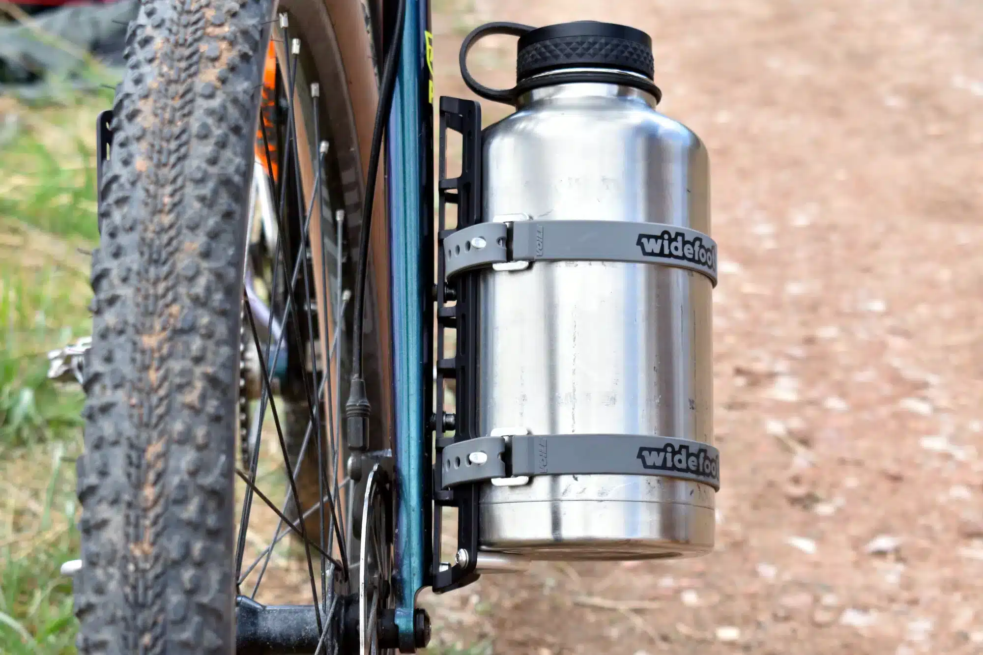 CargoMount Mega holding insulated growling on fork